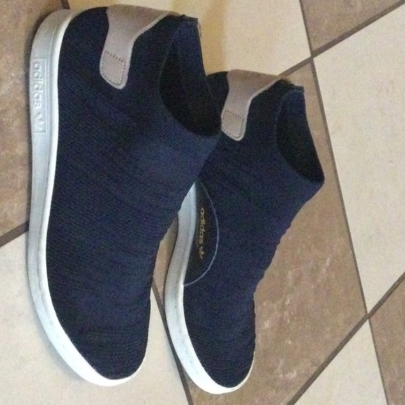 Sneakers - Picture 7 of 8